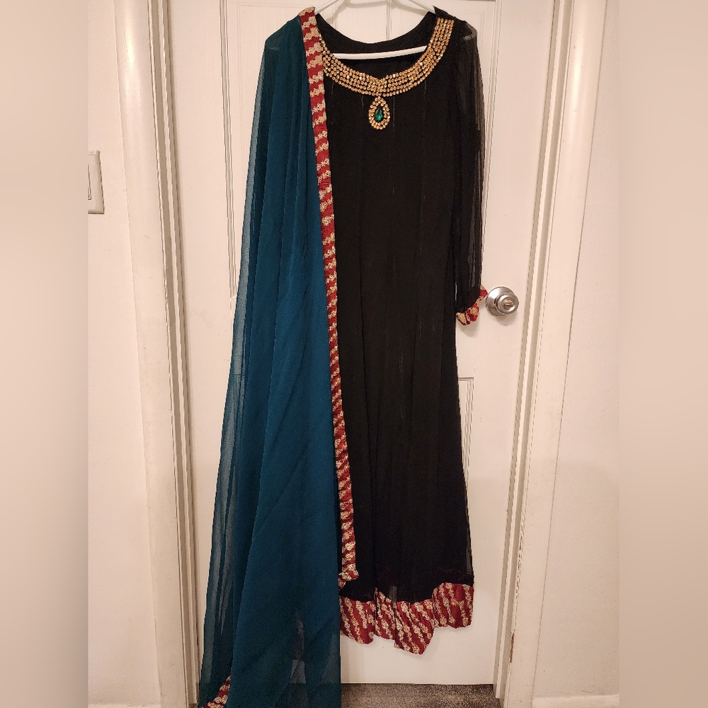 Black M size mexi dress with teal color dupatta.